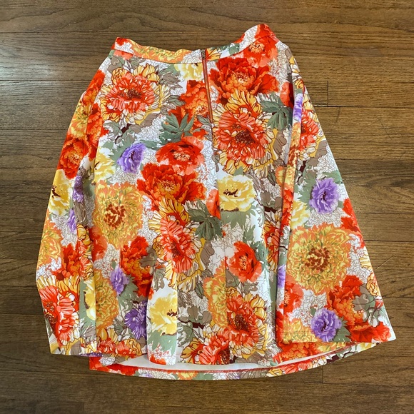 Floral Circle Skirt with Pockets - Picture 2 of 4
